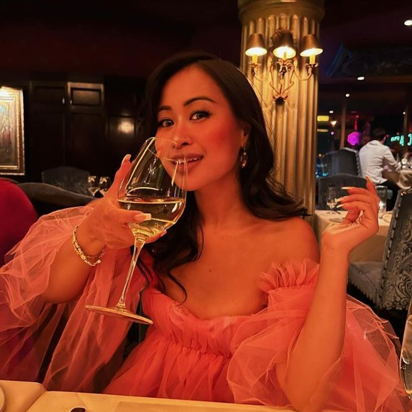 Meet your Posher, Shelley - Picture 3 of 5